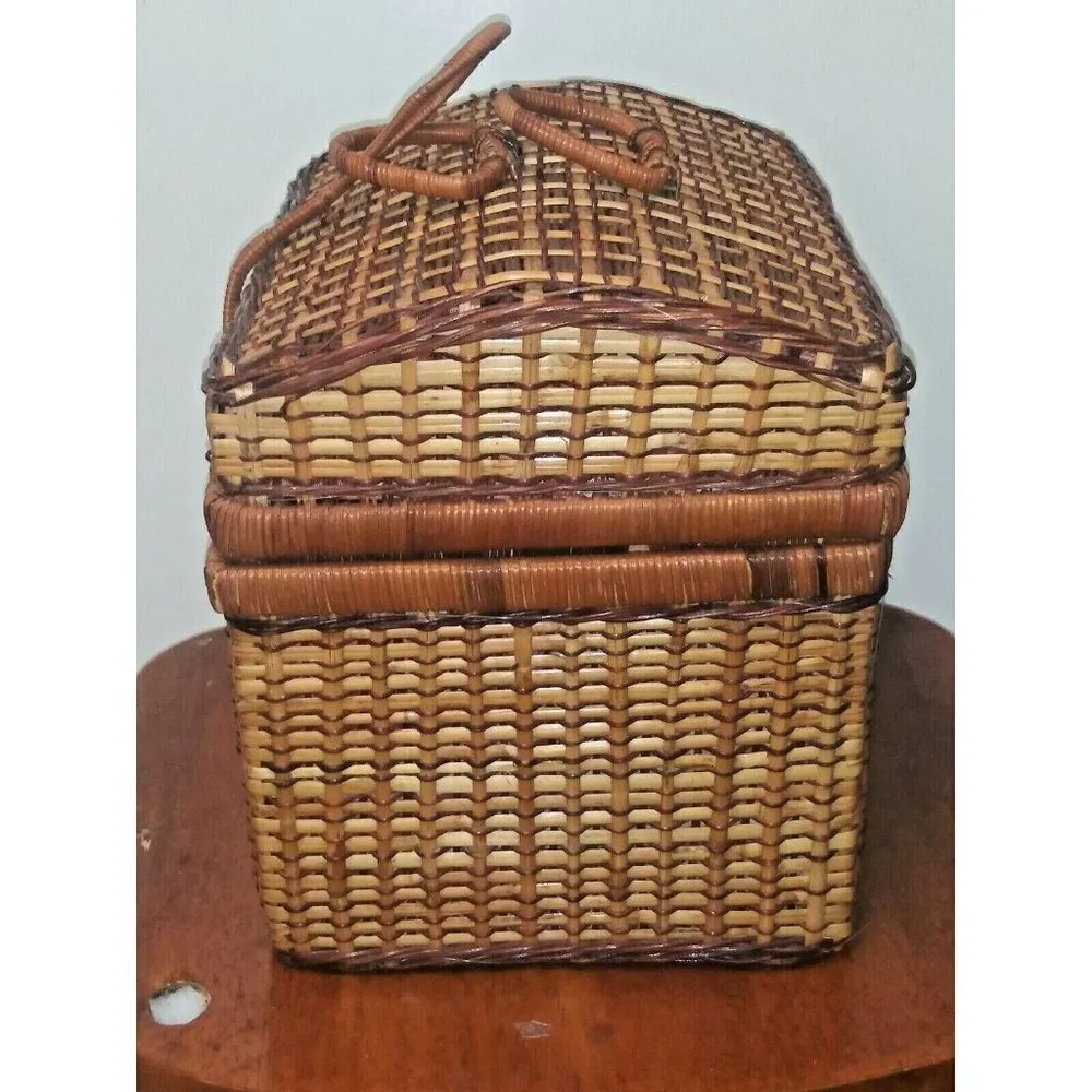 Wicker Picnic Basket w/Durable Plastic Dinnerware Set Serves 4 red gingham linin